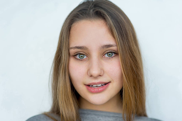 Teenager girl posing on white background isolated - Fotoğraf, Görsel