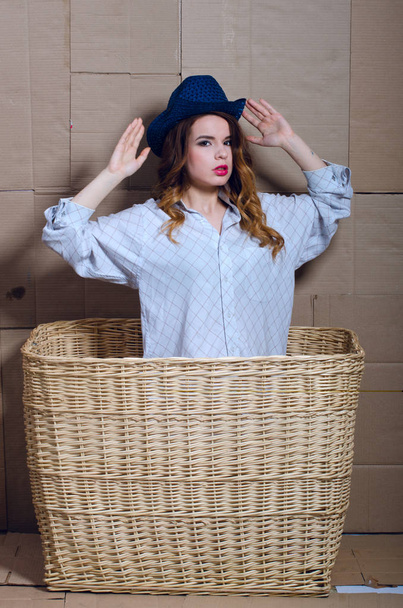 the girl in the basket shirt - Fotó, kép