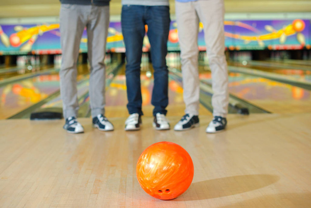 bowling ball in a bowling center - Fotoğraf, Görsel
