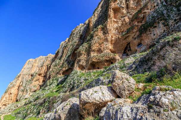 vistas do Monte Arbel e rochas em Israel
 - Foto, Imagem