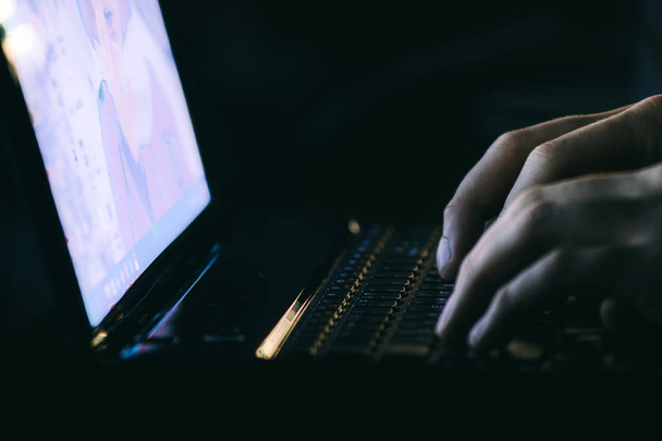 Russian hacker hacking the server in the dark - Foto, Imagem