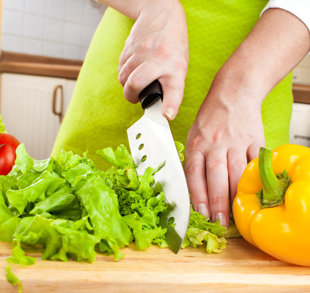 Woman's hands cutting vegetables - Фото, зображення