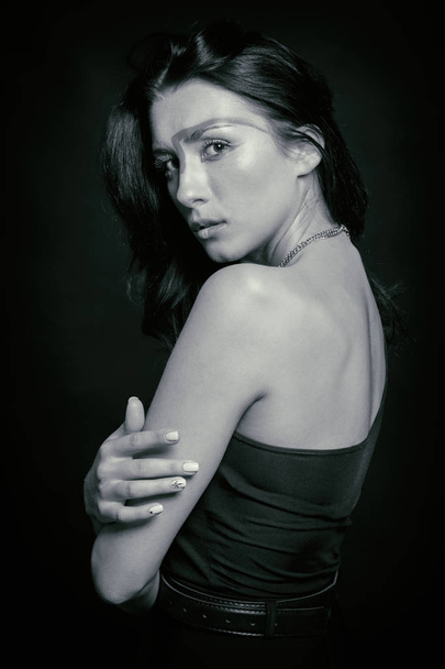 zwart-wit portret van een vrouw - Foto, afbeelding