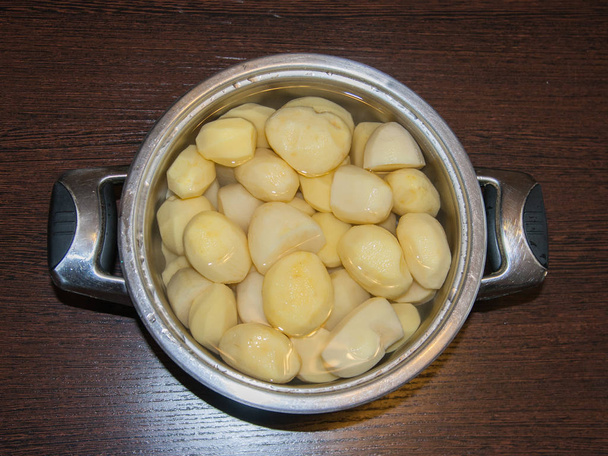 A pot of peeled potatoes. - Photo, image
