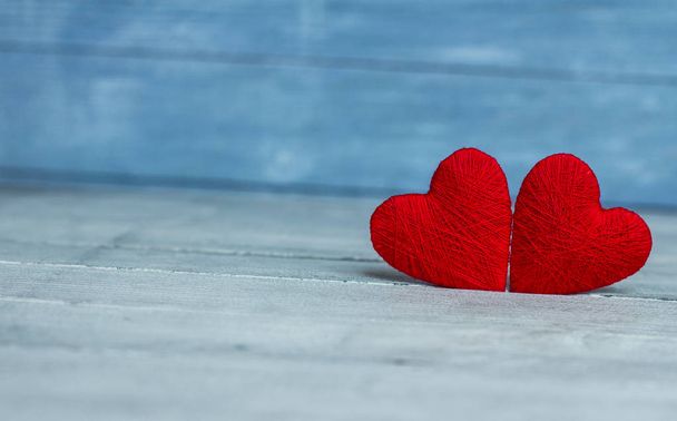Szerelem szív fa textúra háttér. Valentin napi kártya koncepció. Szív Valentin-napi háttér. - Fotó, kép