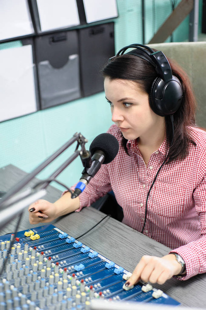 A radio DJ announces news in a radio-studio - Foto, Imagem