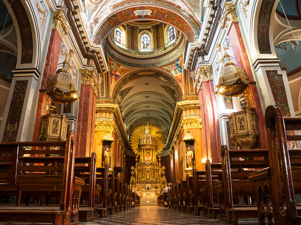 Intérieur de la cathédrale de Salta (Argentine)
) - Photo, image