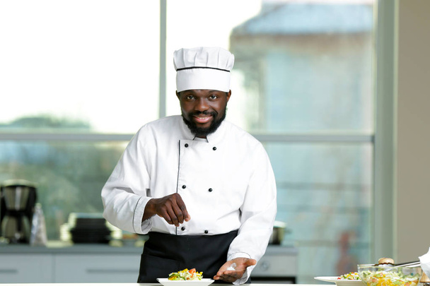 African American chef   - Foto, afbeelding