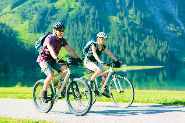 Cycling Seniors in Austria - Foto, Imagem
