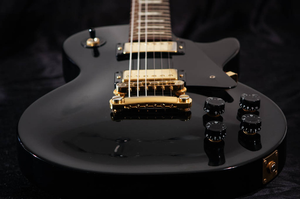 Close-up van elektrische gitaar - Foto, afbeelding