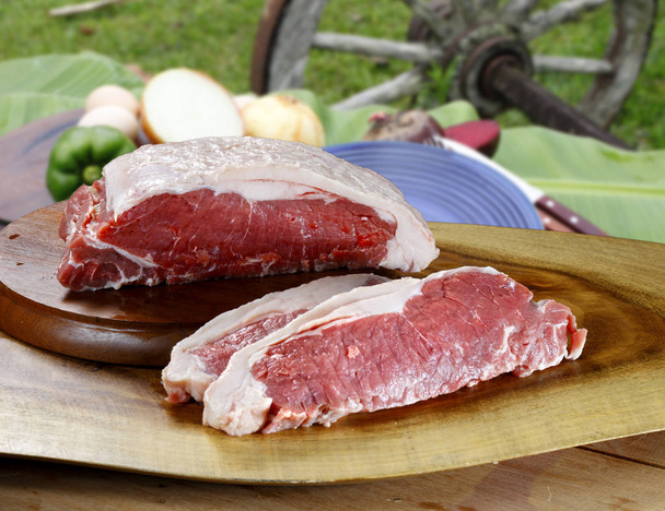 Morceaux de viande tranchés pour steak
 - Photo, image