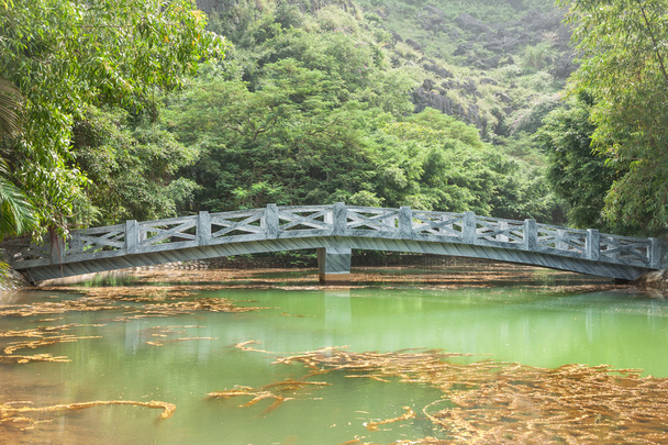 Ponte em Hang Mua Área Turística
 - Foto, Imagem