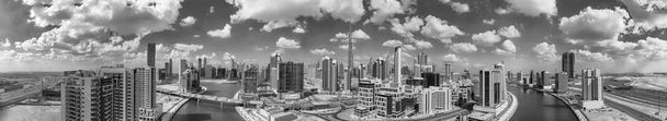 Vista aérea panorámica de los rascacielos del centro de Dubai, Emiratos Árabes Unidos
 - Foto, Imagen