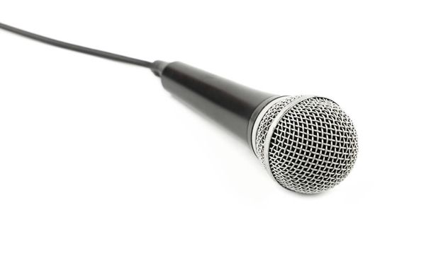 Mikrofon mit Kabelseitenansicht in Nahaufnahme auf weiß - Foto, Bild