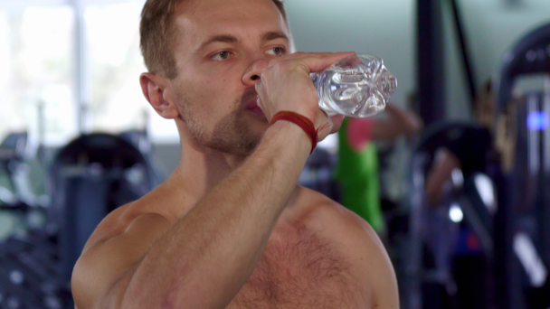 Man drink water at the gym - Materiaali, video