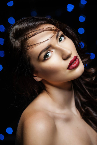 Beauty portrait with blue bokeh - Foto, imagen