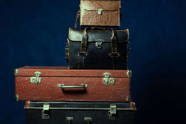 Stack of old suitcases - Foto, Bild