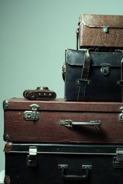 Background stack of old shabby suitcases and camera - Valokuva, kuva
