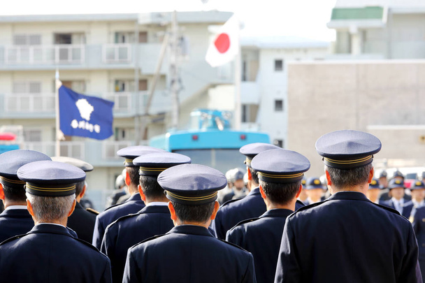 Aufmerksamkeit japanischer Polizisten - Foto, Bild
