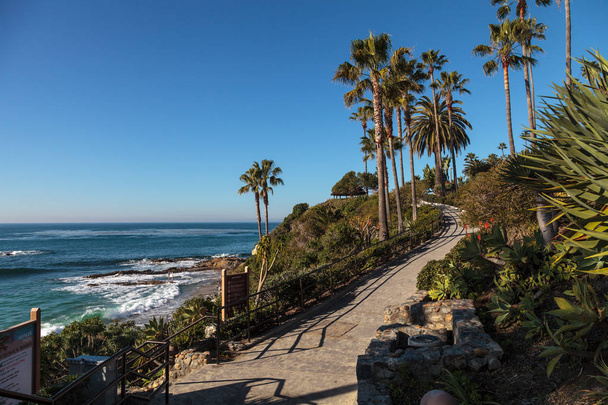 Jardín Heisler Park a lo largo de la costa de Laguna Beach
 - Foto, imagen