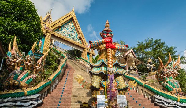 Temple de Rang Hill (Wat Khao Rang) à Phuket, Thaïlande
 - Photo, image