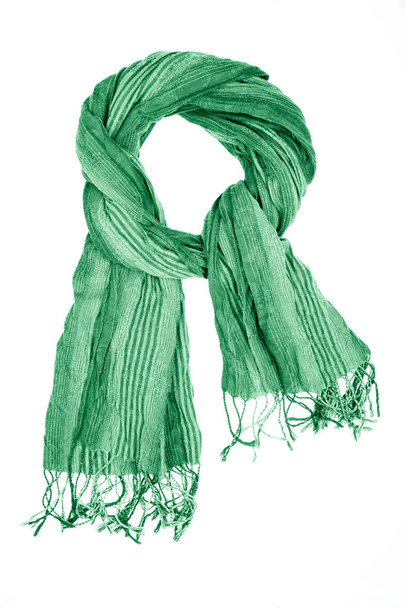 Bufanda de lana verde aislada sobre fondo blanco
. - Foto, imagen