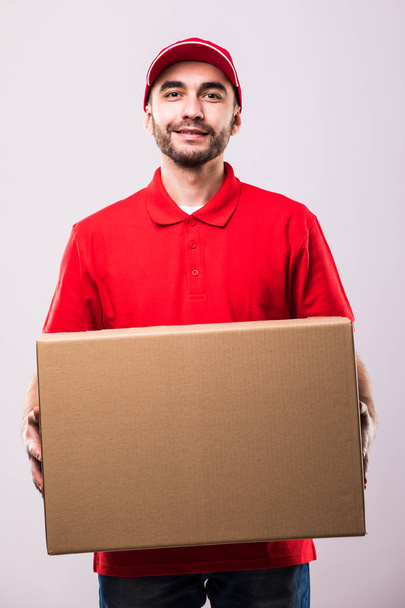 Uomo di consegna con scatola - Foto, immagini