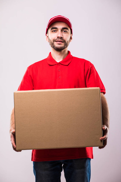 Delivery man with box - Foto, afbeelding