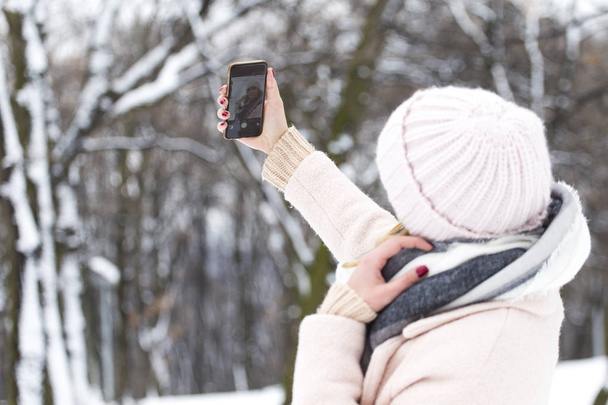 woman taking a selfie in winter holidays - Fotoğraf, Görsel