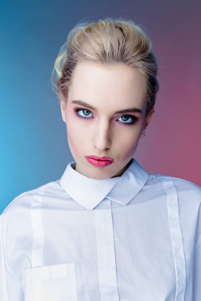 woman with bright makeup - Fotografie, Obrázek