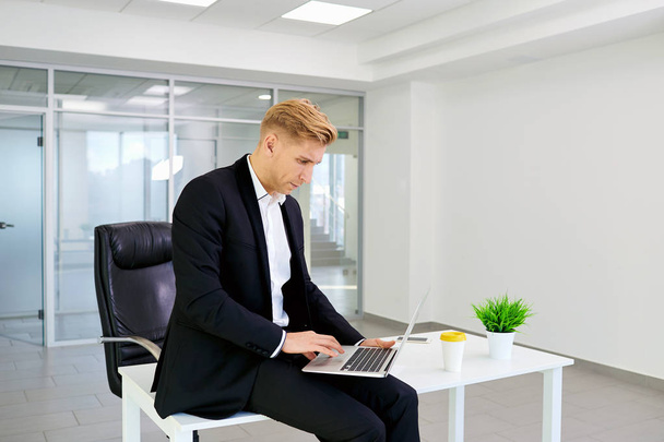 Businessman at work. A man working  desk in modern office - Фото, зображення