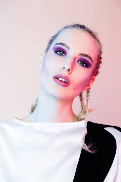 woman with bright makeup - Fotografie, Obrázek