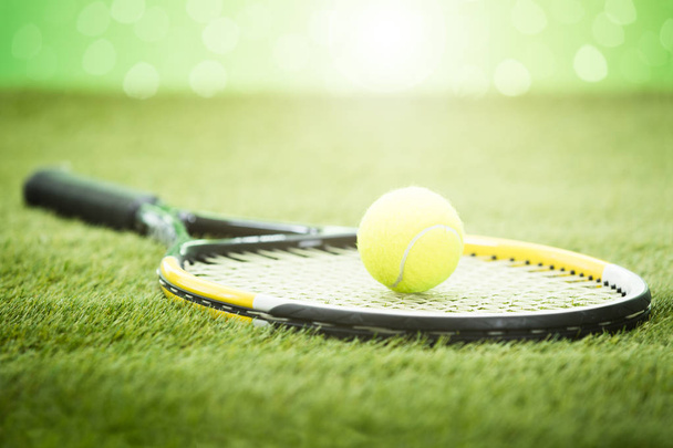 Tennis Racket With Ball - Valokuva, kuva