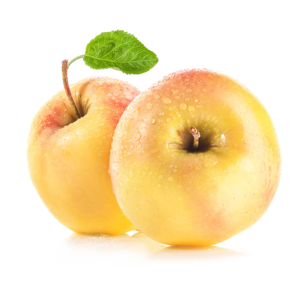 Manzana amarilla aislada en blanco
 - Foto, Imagen