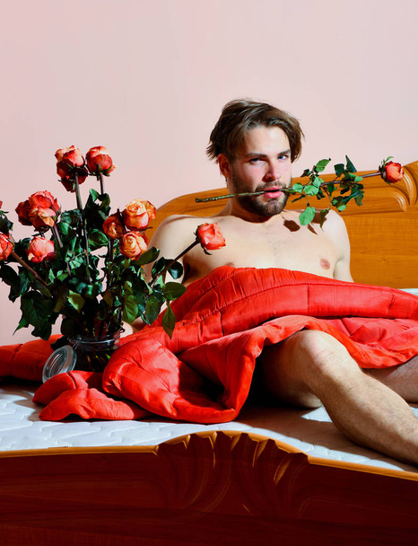 bearded macho man with roses - Foto, Imagen