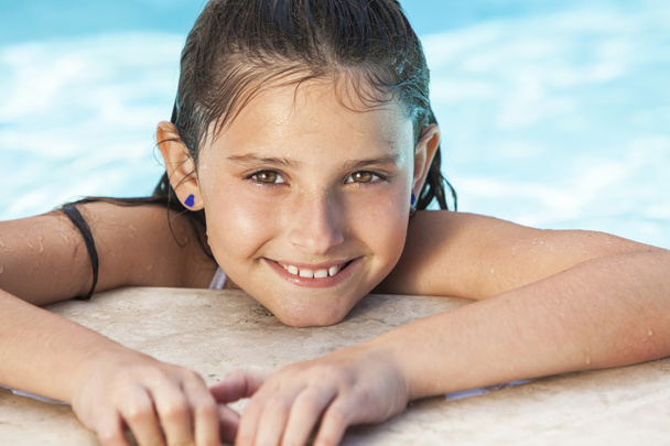 mutlu kız çocuk Yüzme Havuzu - Fotoğraf, Görsel