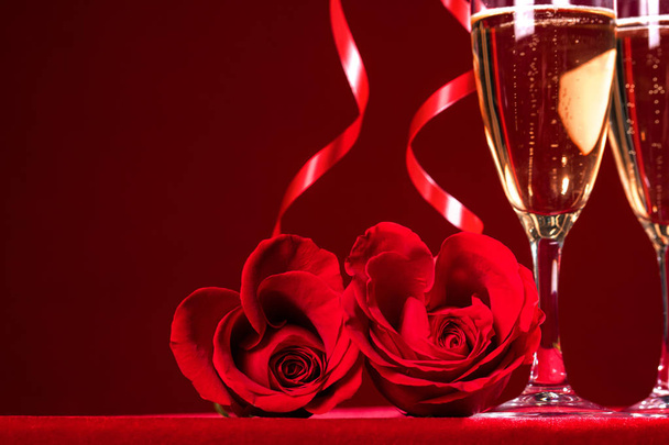 Champagne and roses - Фото, изображение