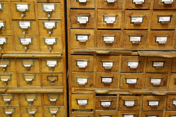 Armarios de archivo en la biblioteca
 - Foto, Imagen