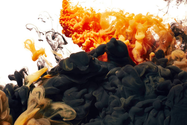 Spatten van zwart en oranje verf - Foto, afbeelding