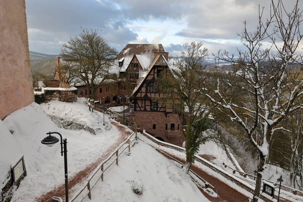 Замок Вартбург возле Фааха в Тюрингии
 - Фото, изображение