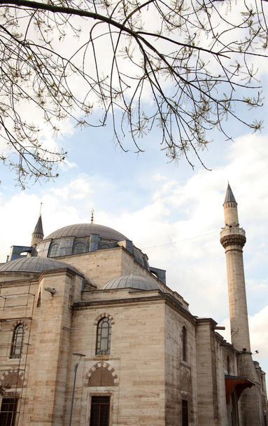 Una mezquita histórica en Konya
 - Foto, Imagen