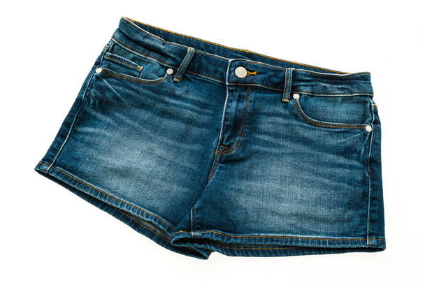 Модные короткие джинсовые штаны для женщин
 - Фото, изображение