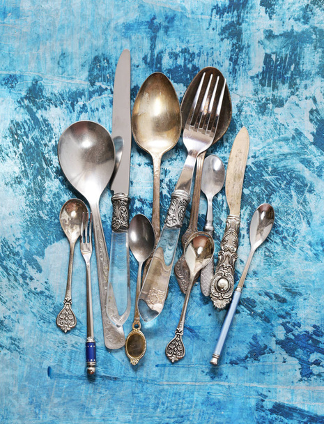 Vintage zilveren bestek - lepels, vorken, messen - Foto, afbeelding