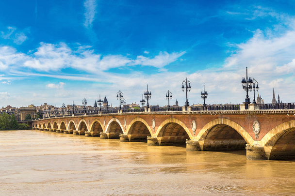 Pont de pierre in Bordeaux - Foto, afbeelding