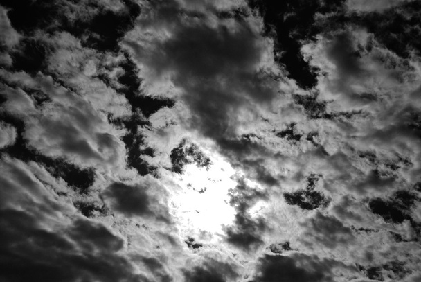 niebo z chmurami czarny - Zdjęcie, obraz