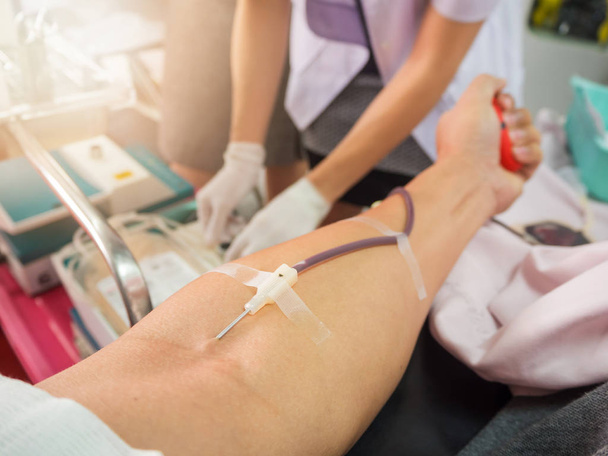 Nurse receiving blood from blood donor in hospital. - Foto, Bild