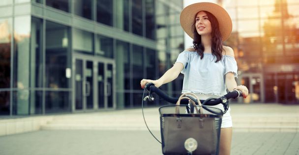 Healthy beautiful woman with bicycle - Foto, imagen