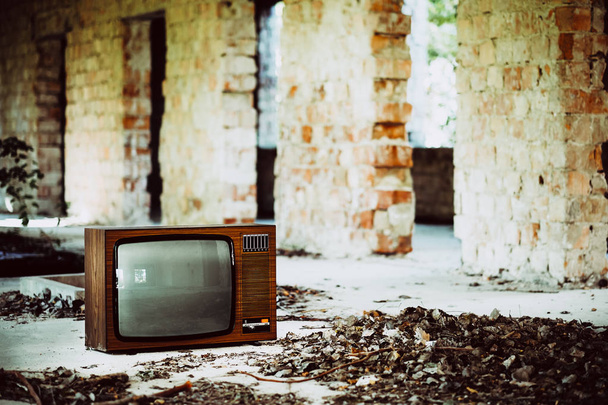 Old television in abandoned building - Φωτογραφία, εικόνα