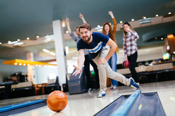 Friends enjoying bowling at club - Fotoğraf, Görsel