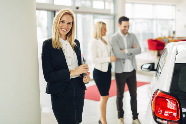 Salesperson workin at car dealership - Fotó, kép